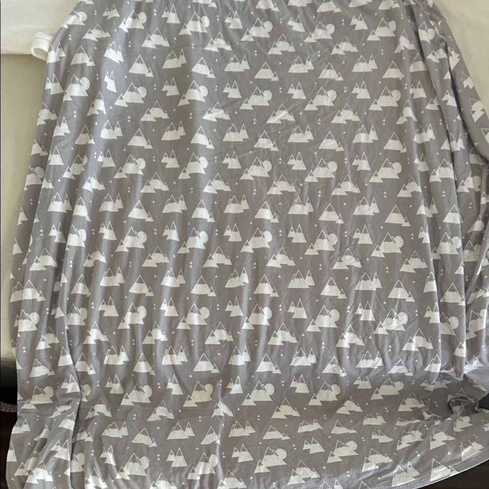 Kids Gray and White Mountain Print Blanket